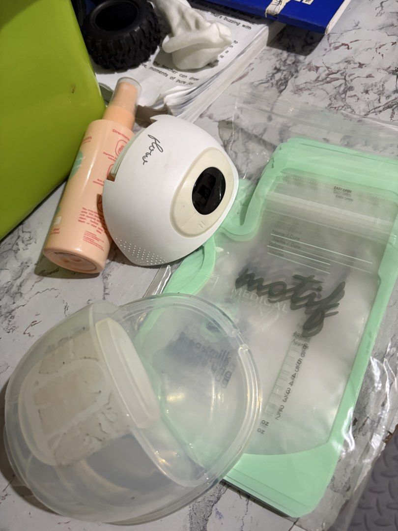 FLOW V8 Handsfree Electric Wearable Breast pump 180mL (Category: Breastfeeding & Bottle Feeding) located in Tagum. Submitted by beyhan_q (Listing ID 1464187908, Image 2). Description: Preloved rarely used FLOW V8 Handsfree Electric Wearable Breast pump 180mL May tinanggal lang po na nakadikit dun sa pump kaya may residue ng tape FREEBIES Motif milk storage- BNEW Pump lubcricating oil- BNEW NEVER USED.