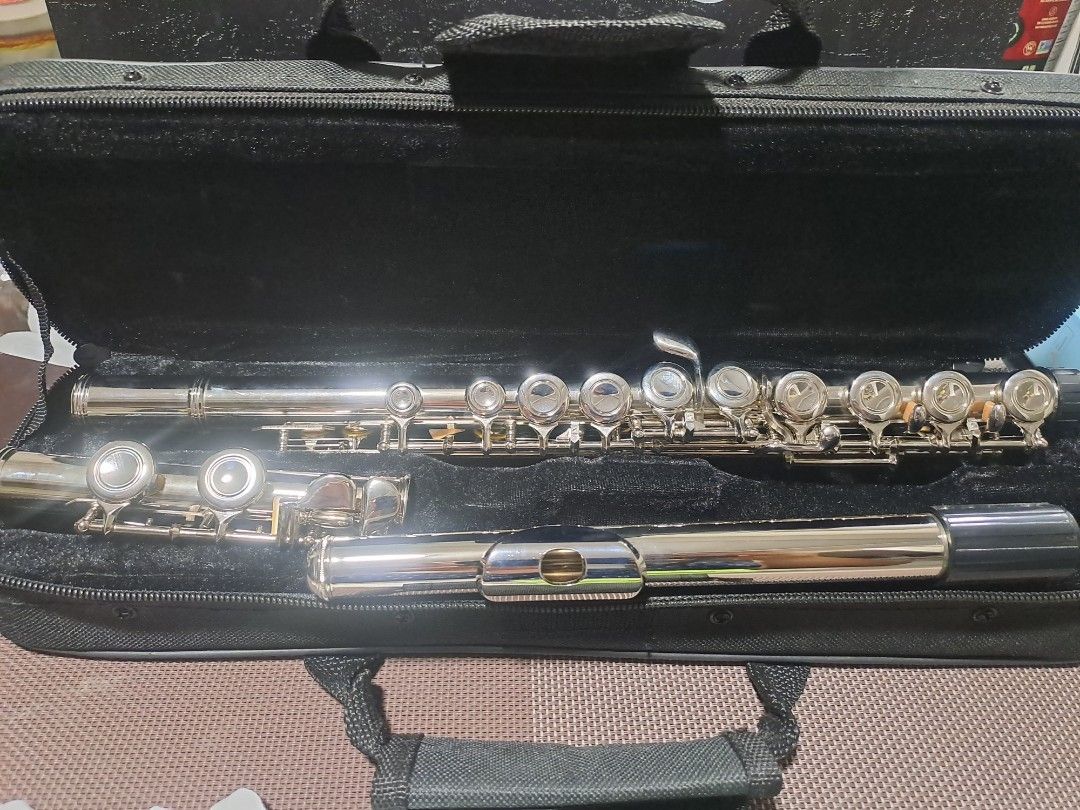 Flute (Category: Musical Instruments) located in Valenzuela. Submitted by canutoildefonso (Listing ID 1464262834, Image 3). Description: 🎶 BRAND NEW FLUTE FOR SALE! 🎶 Perfect for beginners, students, and music lovers! Comes with a case, cleaning kit, and accessories. Ready to play and great for practice or school. ✨ Grab yours now and start making beautiful music! message me for details location GEN T DE LEON, VALENZUELA.