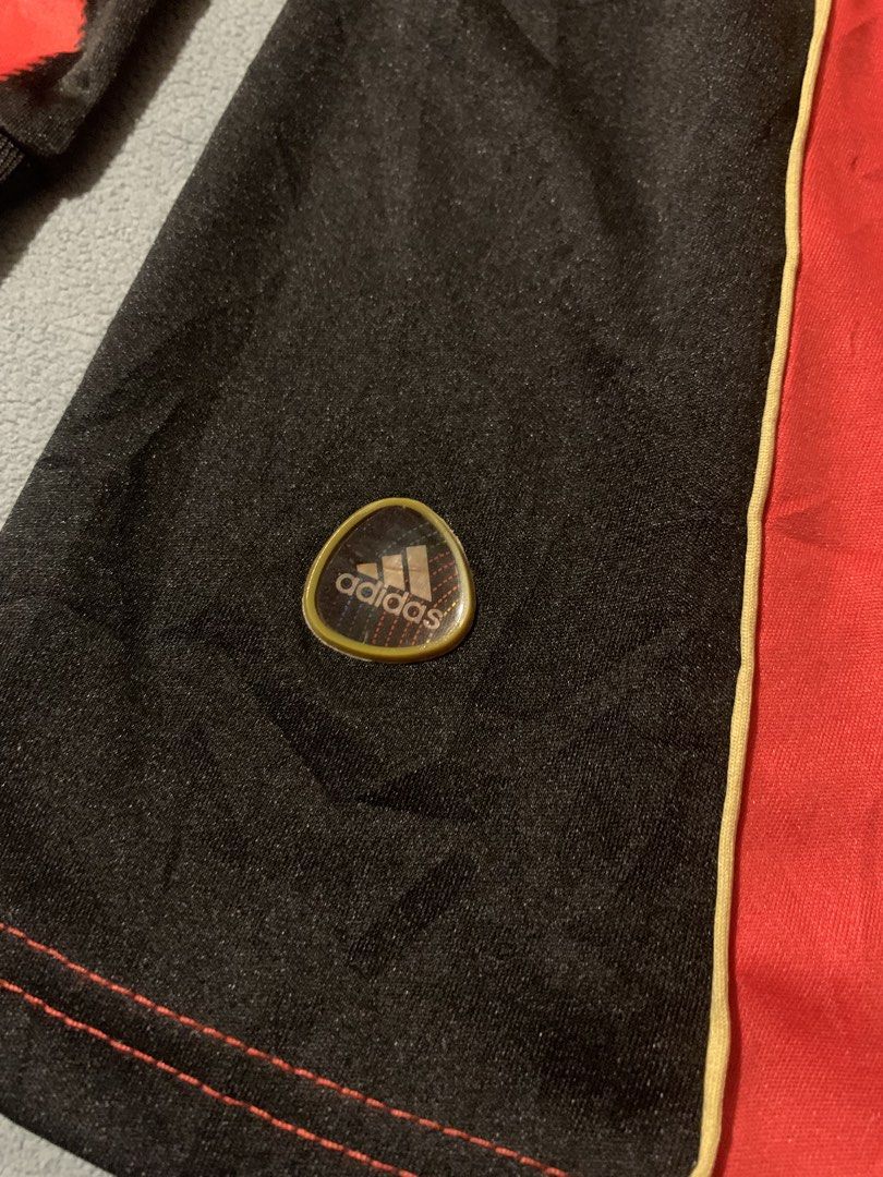 FLY EMIRATES LONGSLEEVE SOCCER JERSEY (Category: Tshirts & Polo Shirts ) located in Cavite. Submitted by thrift_2find (Listing ID 1464345133, Image 3). Description: issue crack .