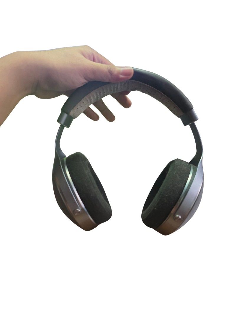 Focal Clear Headphones (Category: Headphones & Headsets) located in Makati City. Submitted by sailormoanxyz (Listing ID 1464291344, Image 1). Description: - Focal Clear headphones - Exceptional sound quality - Dekoni earpads - Includes original packaging RFS: Not much use on my desk anymore. Leaning toward iems and speakers.