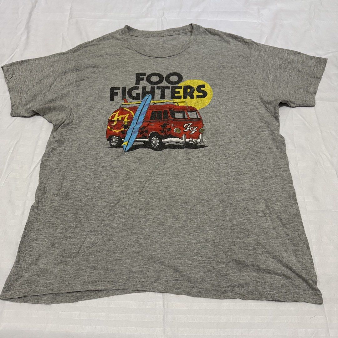 FOO FIGHTERS (Category: Tshirts & Polo Shirts ) located in Pasig City. Submitted by jaaard (Listing ID 1464242325, Image 1). Description: Foo fighters Size L cut tag 22x28 Good condition.
