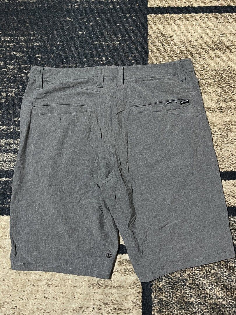 FOR SALE (Category: Shorts) located in Bulacan. Submitted by sef19 (Listing ID 1464333983, Image 3). Description: VOLCOM - size : 34w condition : excellent price : ₱700 - mop : gcash / jnt pm 📩📩📩 📍BULACAN.
