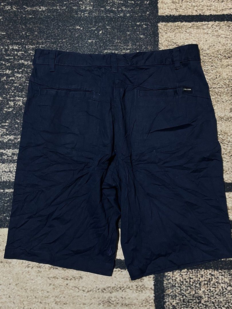 FOR SALE (Category: Shorts) located in Bulacan. Submitted by sef19 (Listing ID 1464334056, Image 3). Description: VOLCOM - size : 34w condition : excellent price : ₱700 - mop : gcash / jnt pm 📩📩📩 📍BULACAN.