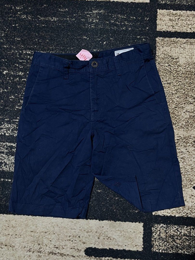 FOR SALE (Category: Shorts) located in Bulacan. Submitted by sef19 (Listing ID 1464334240, Image 1). Description: VOLCOM - size : 28w condition : excellent price : ₱700 - mop : gcash / jnt pm 📩📩📩 📍BULACAN.