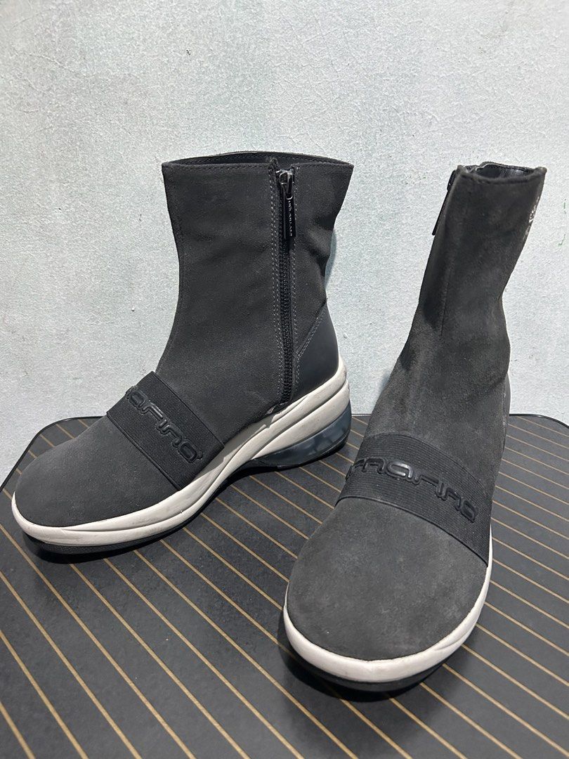 Fornarina Milano Gray Boots (Category: Boots) located in Quezon City. Submitted by jjsurplus_23 (Listing ID 1464297865, Image 1). Description: .