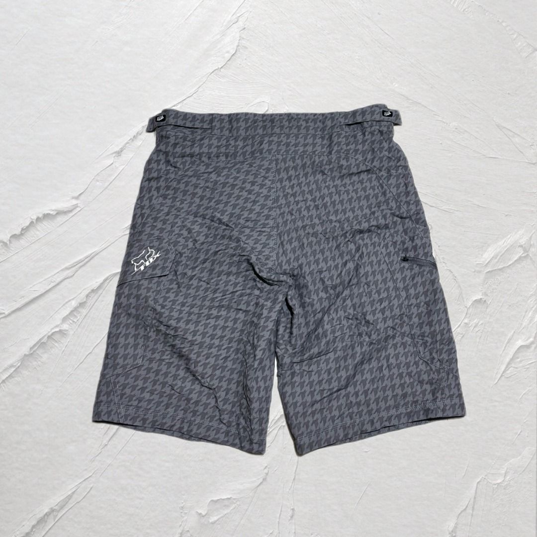 FOX Racing Motocross Padded Shorts (Category: Activewear) located in Mandaue City. Submitted by leroysky_stuffs (Listing ID 1464261217, Image 1). Description: INFORMATIONS/DETAILS 📝 -Size 32 on tag still fit to 35 waistline 22 length -As new condition, near brandnew 💯 🏷️ -Very comfortable to use, pang trail2 and xc racing nyo mga boss/sir😎 -Negotiable for sure buyer only po ✅ DM ME TO PURCHASE 📩 ▪️ Can do shipment process thru JnT Express, r