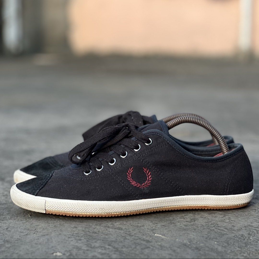 Fred perry kingston canvass (Category: Sneakers) located in Pasig City. Submitted by store_4_all_season (Listing ID 1464287677, Image 3). Description: Size 10 mus mens / 43 euro / 28 cm used - excellent No issue 📩📩📩.