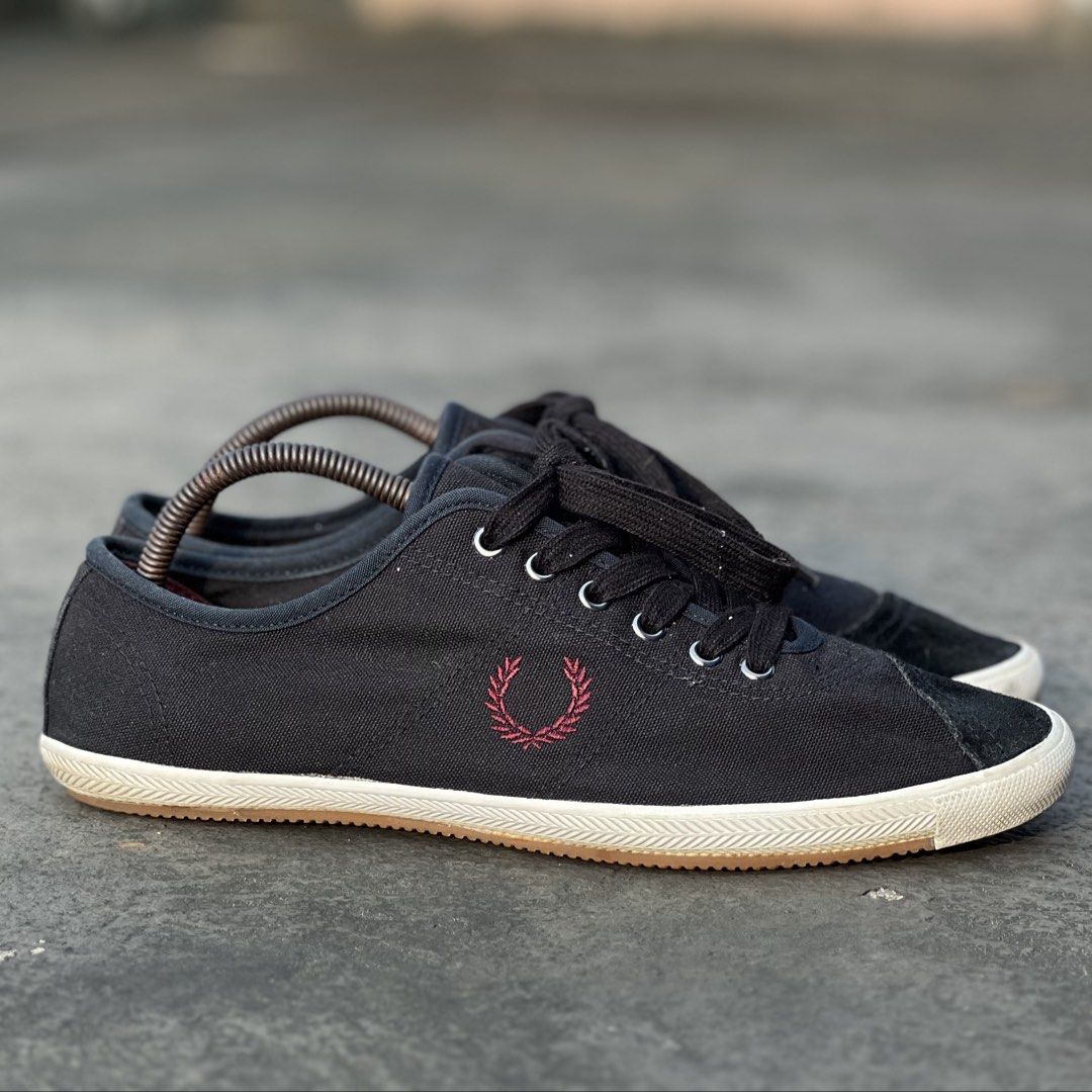 Fred perry kingston canvass (Category: Sneakers) located in Pasig City. Submitted by store_4_all_season (Listing ID 1464287677, Image 1). Description: Size 10 mus mens / 43 euro / 28 cm used - excellent No issue 📩📩📩.