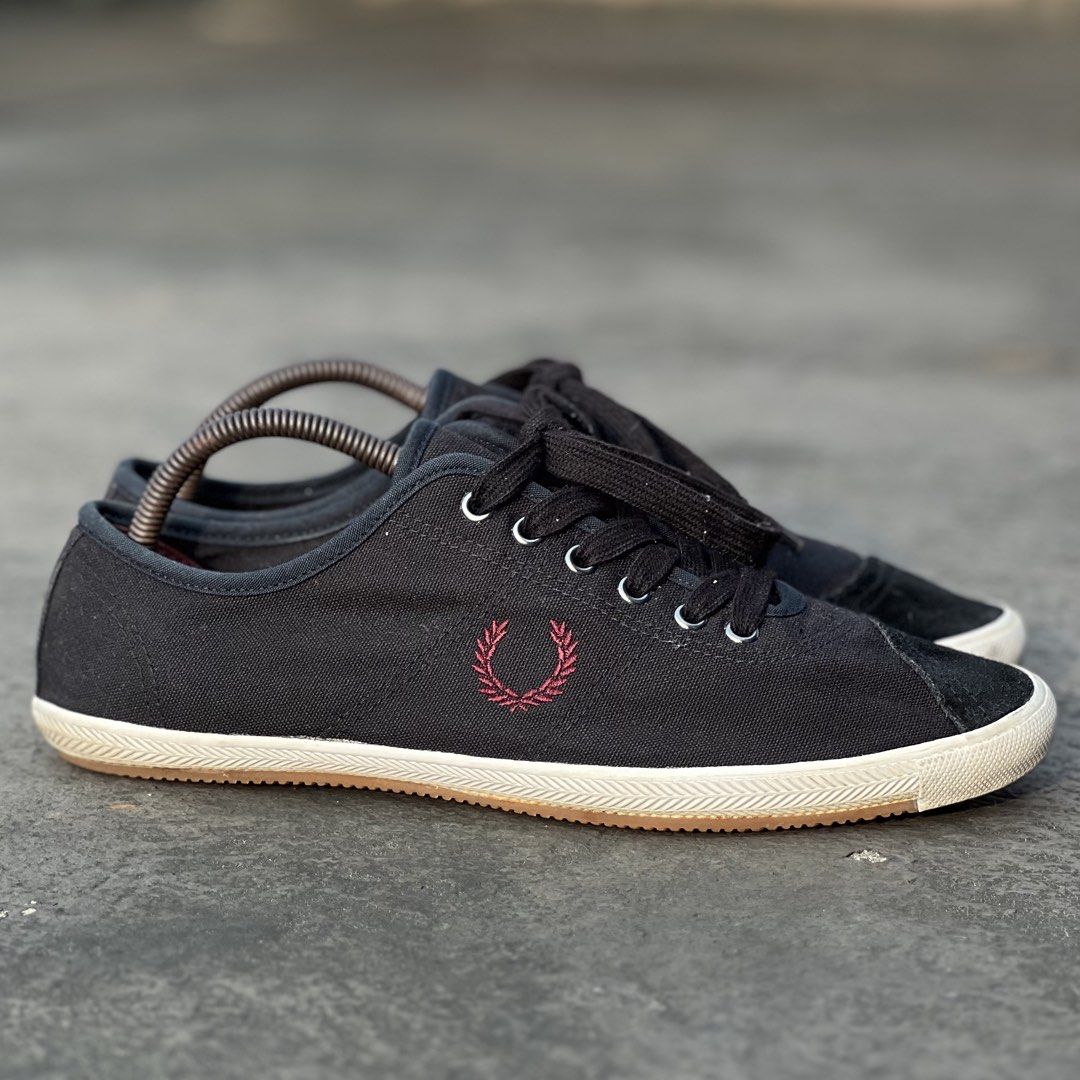 Fred perry kingston canvass (Category: Sneakers) located in Pasig City. Submitted by store_4_all_season (Listing ID 1464287677, Image 2). Description: Size 10 mus mens / 43 euro / 28 cm used - excellent No issue 📩📩📩.