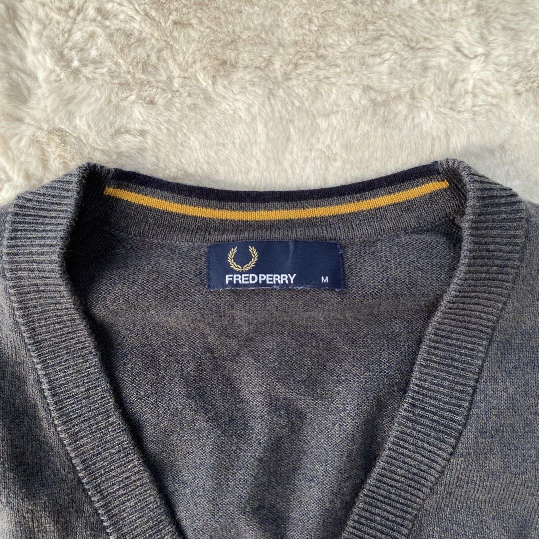 FRED PERRY KNITTED CARDIGAN LONG SLEEVE AUTHENTIC (Category: Coats, Jackets and Outerwear) located in Cadiz. Submitted by thrift_hunt_garage (Listing ID 1464253123, Image 3). Description: FRED PERRY KNITTED CARDIGAN LONG SLEEVE AUTHENTIC Size and measurements by inches : On tag Medium Width 20 Length 28 Sleeve 28 Conditions and details : Knitted material 6 button cardigan With Fred Perry engrave in button Issue none Flaws none.