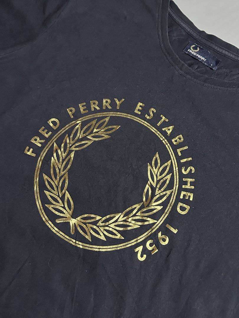 FRED PERRY OUTLINE WRATH (Category: Activewear) located in Makati City. Submitted by js.street.finds (Listing ID 1464305980, Image 3). Description: DIMES 20/26.5 EXCELLENT CONDI.