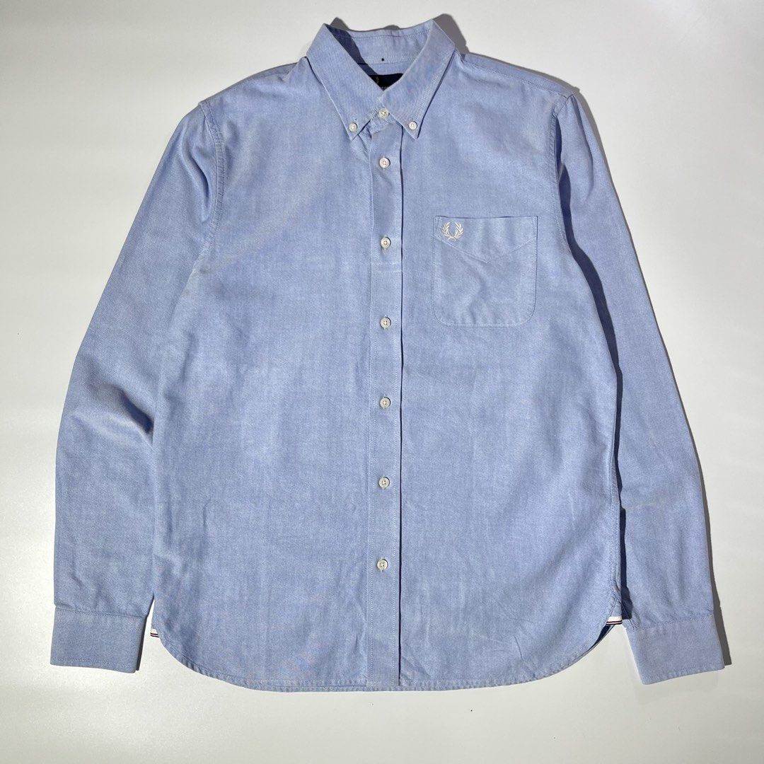 Fred Perry Oxford Shirt Blue Size M (Category: Formal Shirts) located in Panabo. Submitted by bae.sick_thirft (Listing ID 1464143002, Image 1). Description: Classic blue Oxford shirt from Fred Perry • Condition - Excellent • Color rate - 9.7/10 • Ribbings and hem masikip • Issue(s) - minimal marker (not visible) • Perfect for dates Dimes: • Width - 21 • Lenght - 29 • Size - Medium to Large Price - DM .