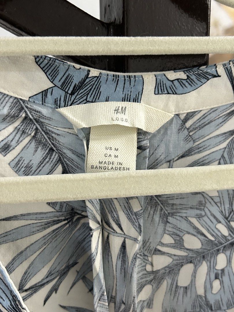 FREE H&M Blouse (Category: Blouses) located in Paranaque City. Submitted by simplylizzy (Listing ID 1464272478, Image 2). Description: FREE if you buy worth P400 of clothes on my shop just request it, and i'll include it 😊 .