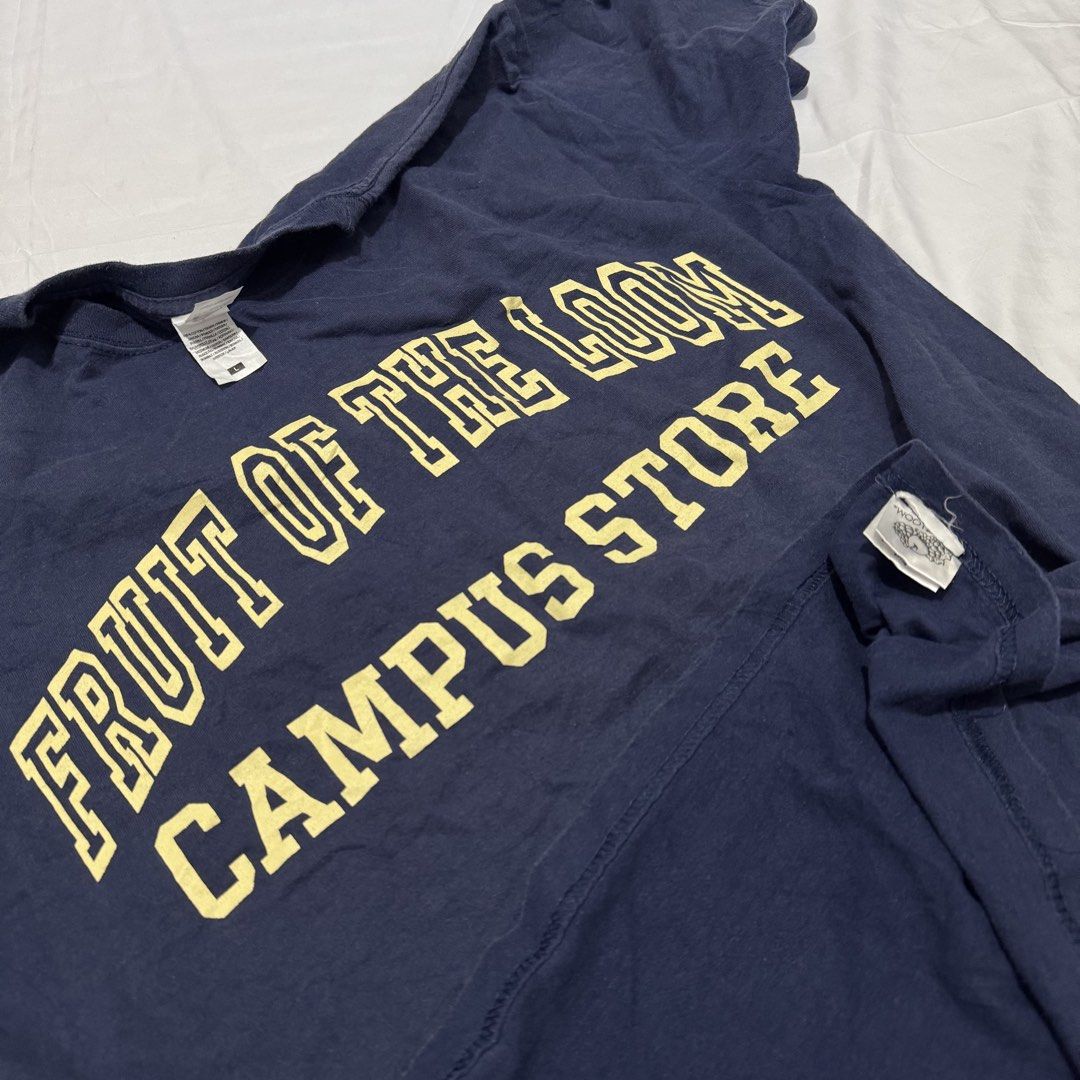 FRUIT OF THE LOOM (Category: Tshirts & Polo Shirts ) located in Pasig City. Submitted by jaaard (Listing ID 1464239558, Image 2). Description: Fruit of the loom campus store Size L 21.5x29 Good condition.