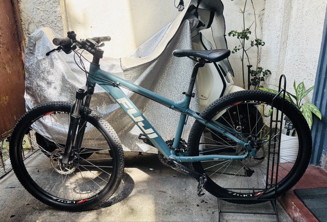 Fuji Mtb nevada 1.0 (Category: Bicycles) located in Manila. Submitted by lixtim.ft (Listing ID 1464210002, Image 1). Description: - Fuji Mountain Bike 26er - Nevada Altair 1 -all stock except for crank, sadle & pedal -repainted Issue: trail marks, front shock no bounce. Rfs: dna nagagamit Loc: pandacan mla .