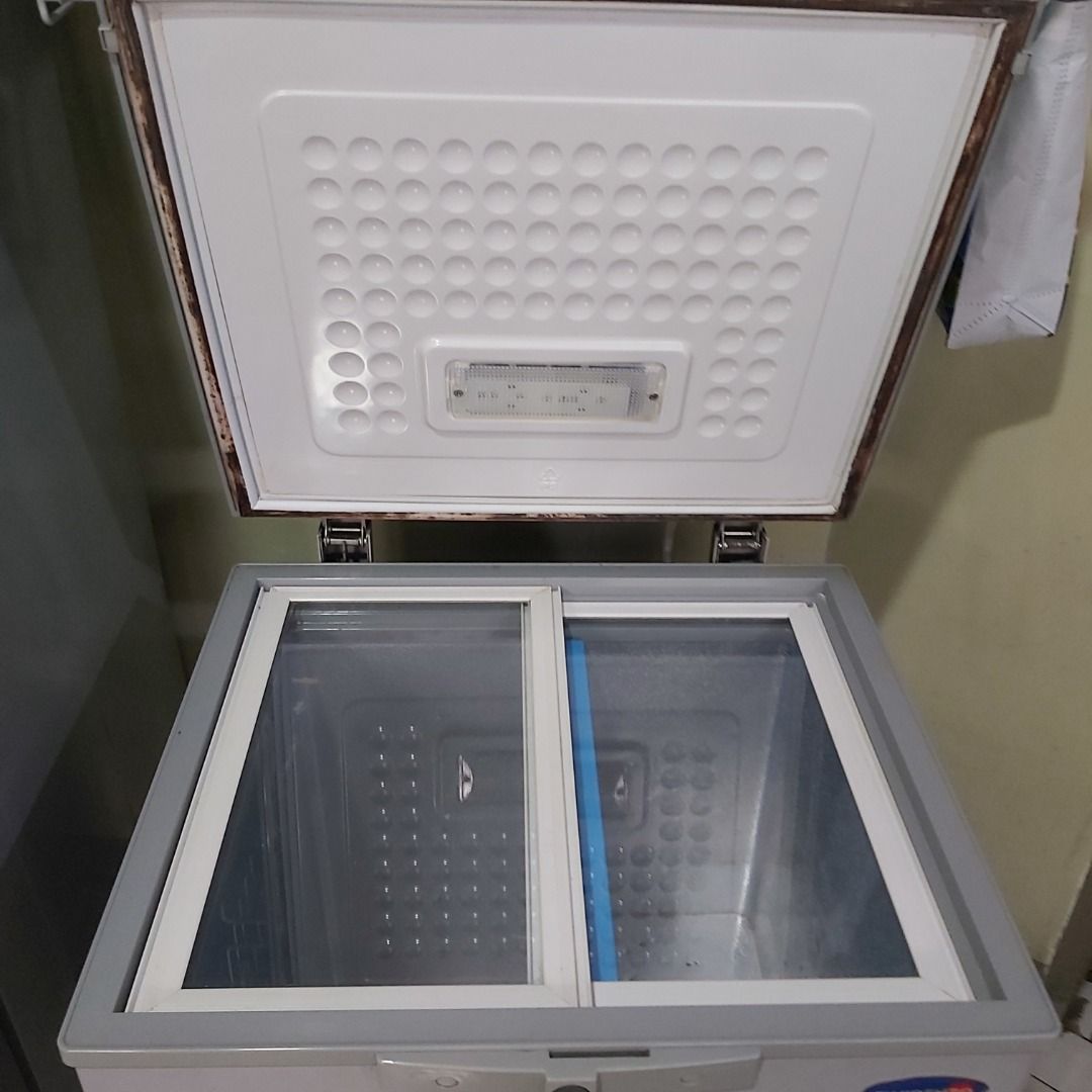 FUJIDENSO chest freezer (Category: Everything Else Others) located in Quezon City. Submitted by low-ballers_will_be_blocked (Listing ID 1464188315, Image 3). Description: only upper half is cooling & freezing issue: lower half not cooling nor freezing IF YOU ARE A REFRIGERATION TECHNICIAN WITH A REPAIR SHOP, YOU CAN REFURBISH THIS AND SELL IT. BUY IT NOW BEFORE WE MAKE IT INTO A STORAGE, SELL THE MOTOR, SELL THE COMPRESSOR (for its copper wire, h