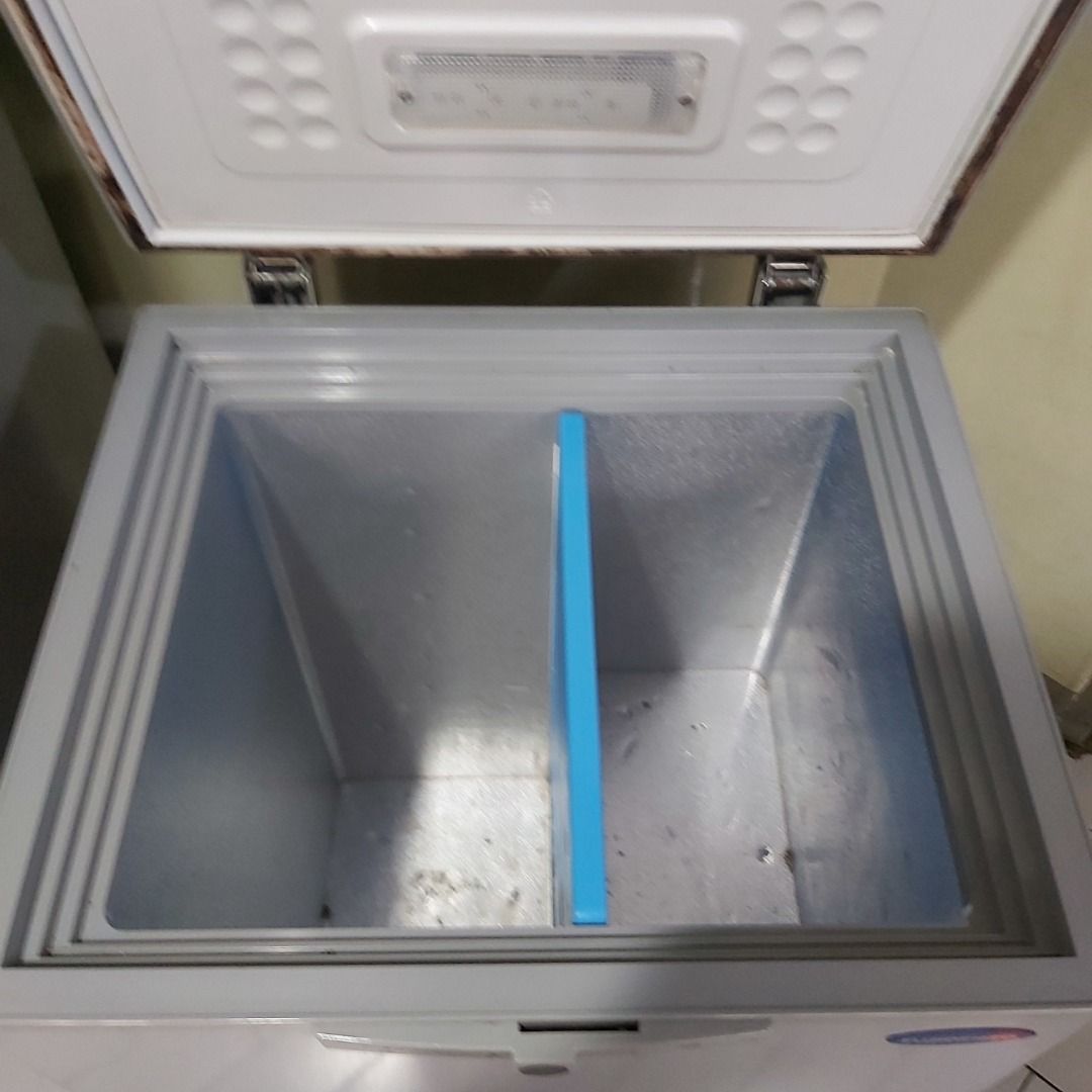 FUJIDENSO chest freezer (Category: Everything Else Others) located in Quezon City. Submitted by low-ballers_will_be_blocked (Listing ID 1464188315, Image 2). Description: only upper half is cooling & freezing issue: lower half not cooling nor freezing IF YOU ARE A REFRIGERATION TECHNICIAN WITH A REPAIR SHOP, YOU CAN REFURBISH THIS AND SELL IT. BUY IT NOW BEFORE WE MAKE IT INTO A STORAGE, SELL THE MOTOR, SELL THE COMPRESSOR (for its copper wire, h