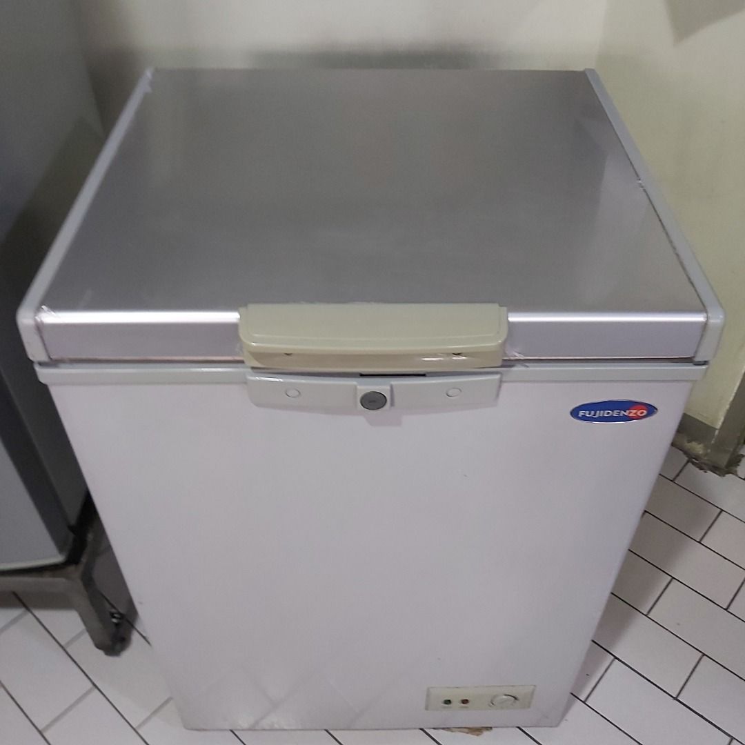 FUJIDENSO chest freezer (Category: Everything Else Others) located in Quezon City. Submitted by low-ballers_will_be_blocked (Listing ID 1464188315, Image 1). Description: only upper half is cooling & freezing issue: lower half not cooling nor freezing IF YOU ARE A REFRIGERATION TECHNICIAN WITH A REPAIR SHOP, YOU CAN REFURBISH THIS AND SELL IT. BUY IT NOW BEFORE WE MAKE IT INTO A STORAGE, SELL THE MOTOR, SELL THE COMPRESSOR (for its copper wire, h
