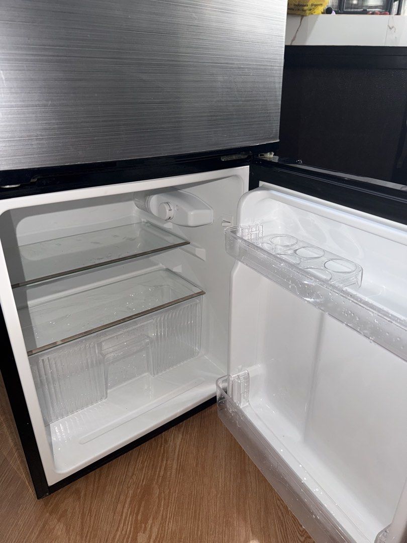 FUJIDENZO - RBT-35SL (Category: Refrigerators and Freezers) located in Manila. Submitted by 4lel3e (Listing ID 1464141003, Image 3). Description: With original box, warranty/manual paper, and keys. - Hard top - Key lock - Energy Efficient Compressor - 3.5 CUFT Purchased on June 2025. RFS: Upgrade Issue: May dent lang po sa pinto. Yung visible sa picture. All working po even key, freezer, and ref itself. Lady owned..