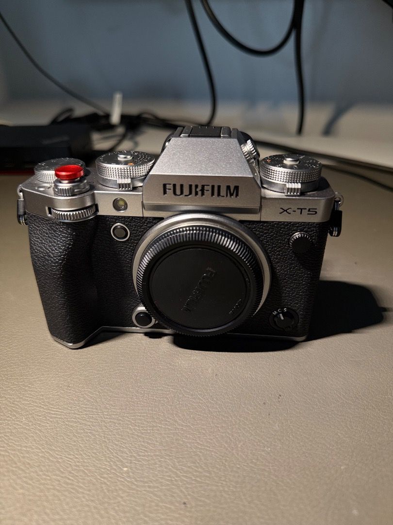 Fujifilm X-T5 Mirrorless Camera Silver with Lens (Category: Cameras) located in Caloocan City. Submitted by rcproject-15 (Listing ID 1464192962, Image 3). Description: 📷 FOR SALE: FUJIFILM X-T5 + XF 16-80mm F4 OIS WR Pre-loved | Mint condition | Low shutter count | Complete with box Letting go of my Fujifilm X-T5 setup. Very lightly used and well taken care of. No known issues and everything is in excellent working condition. FUJIFILM X-T5 BODY 