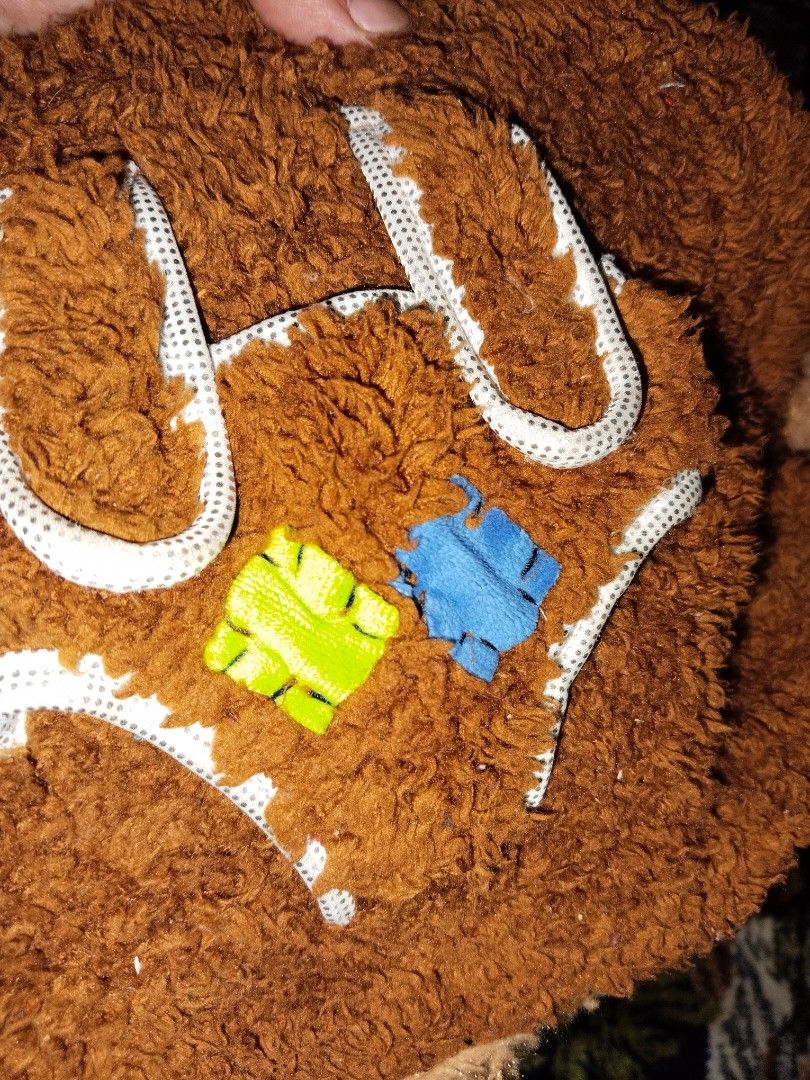 Fuzzy Plush Handbag / Back pack (Category: Cross-body Bags) located in Mabalacat. Submitted by al_amin_thrift (Listing ID 1464233356, Image 3). Description: 🧸 Fuzzy Plush Handbag / Backpack — Brown Cozy Style Item Details - Type: Soft plush/faux-fur bag — convertible design: top handles + adjustable shoulder/crossbody straps ​ - Colors: Warm chocolate brown front panel with lighter tiger-stripe textured tan sides, handles & top ​ - Material: Ult