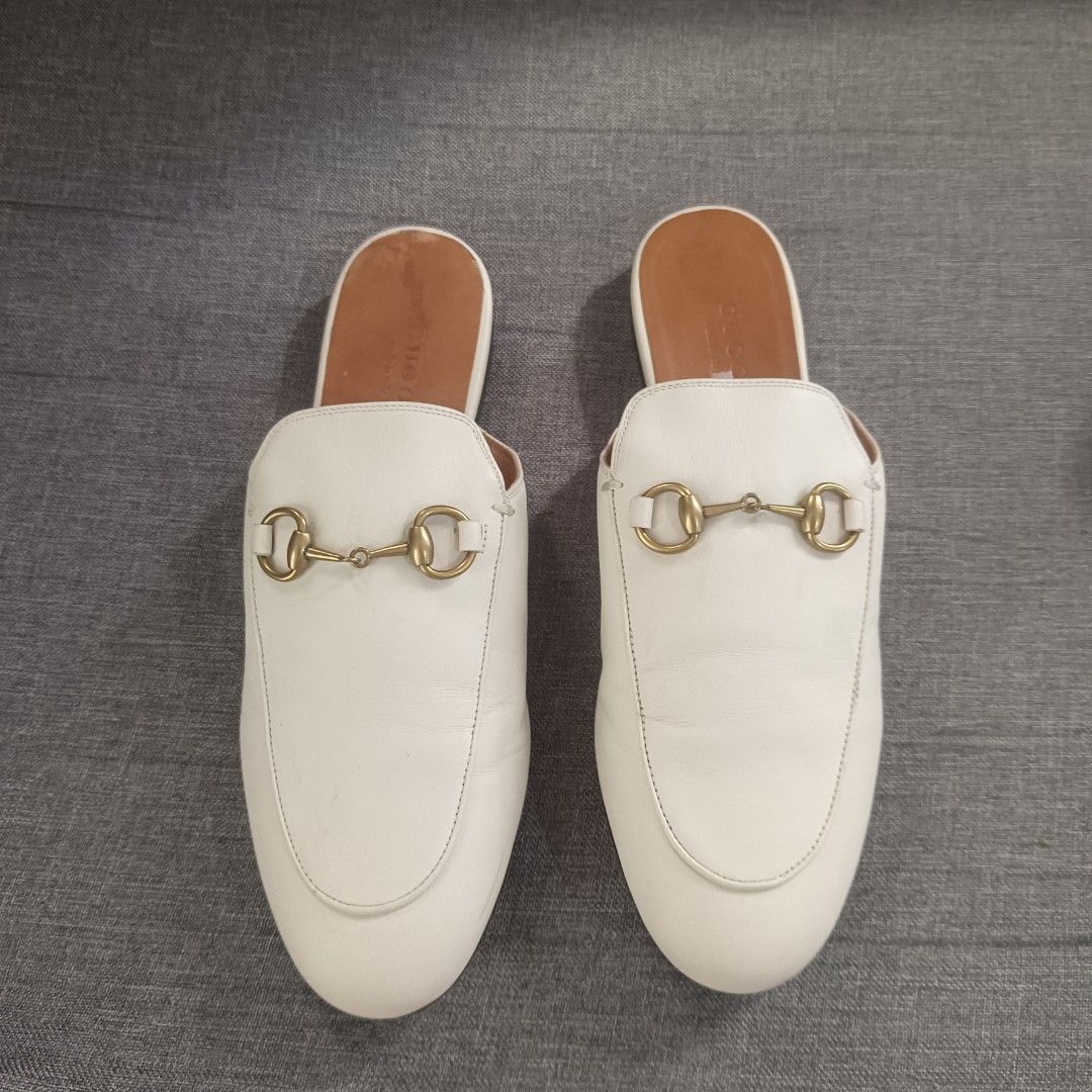 G U C C I (Category: Flats & Sandals) located in Valenzuela. Submitted by meloluxcollections (Listing ID 1464188528, Image 1). Description: .