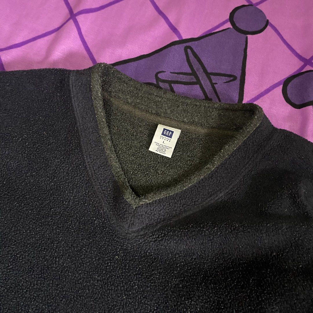 GAP (Category: Coats, Jackets and Outerwear) located in Cavite. Submitted by suotnilowsenze (Listing ID 1464259045, Image 3). Description: GAP Width: 24.5 Length: 29 (XLARGE) Color rate: 9.5/10 Issue: No issue Excellent Condition ₱299 + 125 SHIPPING FEE.