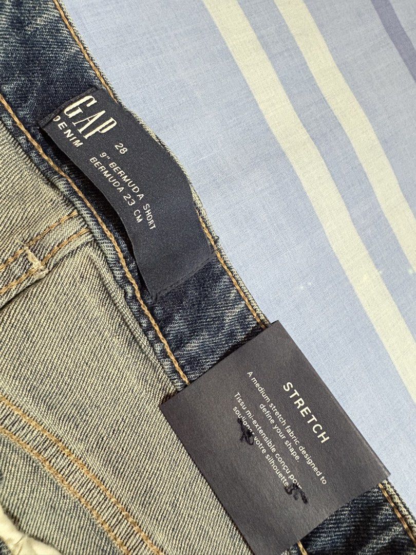 GAP 9" Bermuda Stretch Denim Shorts Size 28 (Category: Shorts) located in San Pablo. Submitted by chamgyup__ (Listing ID 1464351982, Image 3). Description: - Brand: GAP - Style: 9" Bermuda Shorts - Size: 28 - Material: Stretch Denim - Features: Raw hem, distressed front pocket detail - Perfect for: Casual wear.