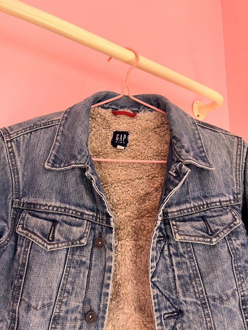 GAP DENIM JACKET (Category: Babies & Kids Fashion) located in Manila. Submitted by lucas21 (Listing ID 1464354184, Image 2). Description: - FROM US - 10 TO 12 YRS OLD .