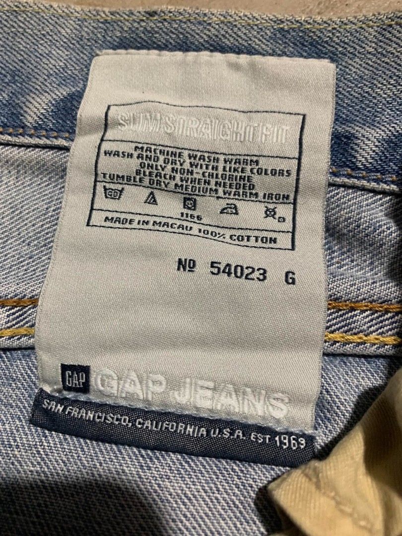 GAP Jeans Slim Straight Fit 32x30 (Category: Jeans) located in Cavite. Submitted by noriegayou99586 (Listing ID 1464137786, Image 2). Description: - GAP Slim Straight Fit Jeans - Size: 32 Waist, 30 Inseam - Color: Classic Blue Wash - Material: 100% Cotton - Origin: Made in Macau - Ideal for: Everyday wear.