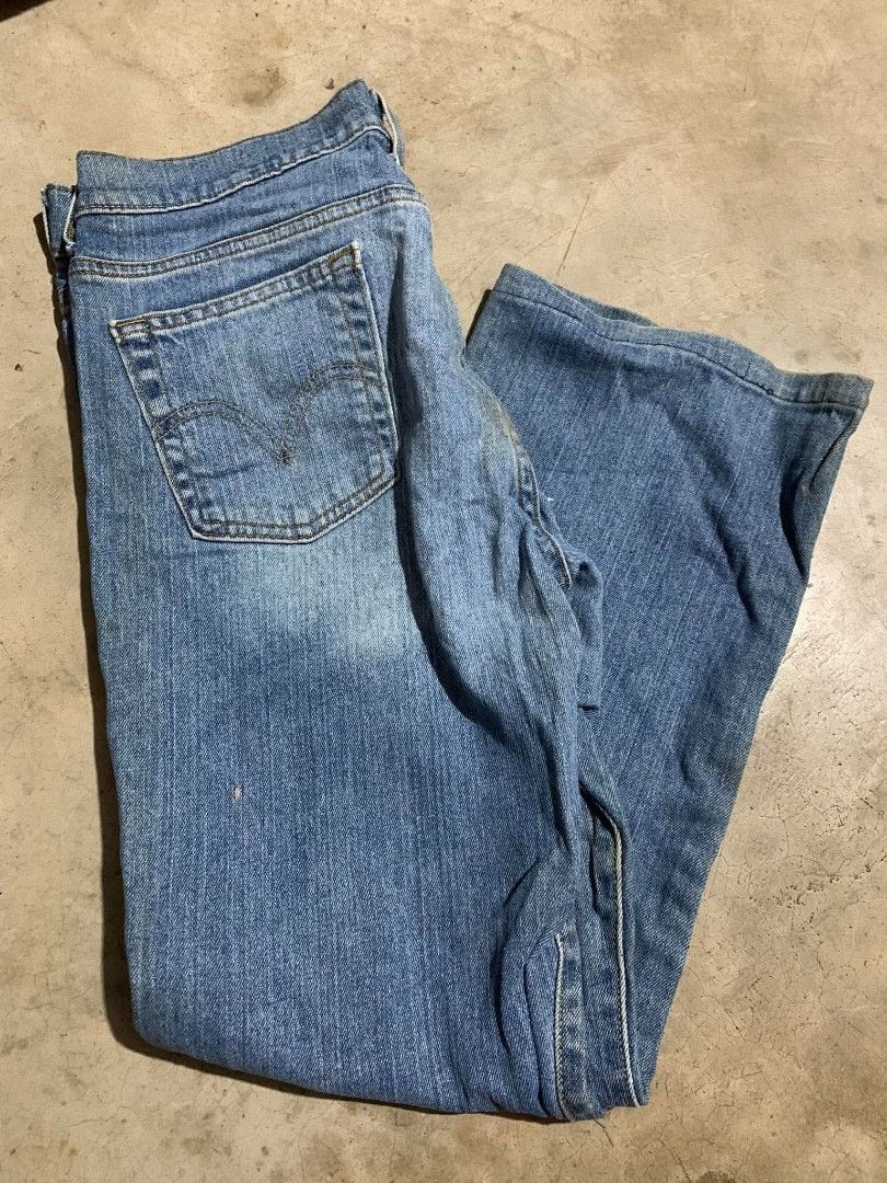 GAP Jeans Slim Straight Fit 32x30 (Category: Jeans) located in Cavite. Submitted by noriegayou99586 (Listing ID 1464137786, Image 3). Description: - GAP Slim Straight Fit Jeans - Size: 32 Waist, 30 Inseam - Color: Classic Blue Wash - Material: 100% Cotton - Origin: Made in Macau - Ideal for: Everyday wear.