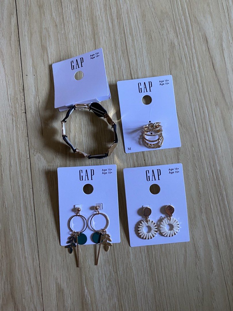 Gap Necklace and Bangles (Category: Other Accessories) located in Manaoag. Submitted by wewhorewhat (Listing ID 1464245697, Image 1). Description: 300 EACH OG FROM USA GAP !! .