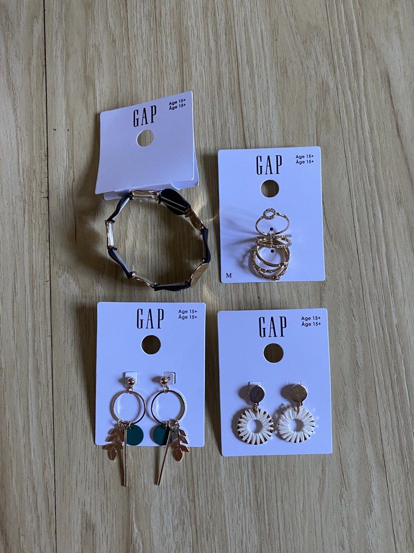 Gap Necklace and Bangles (Category: Other Accessories) located in Manaoag. Submitted by wewhorewhat (Listing ID 1464245697, Image 2). Description: 300 EACH OG FROM USA GAP !! .