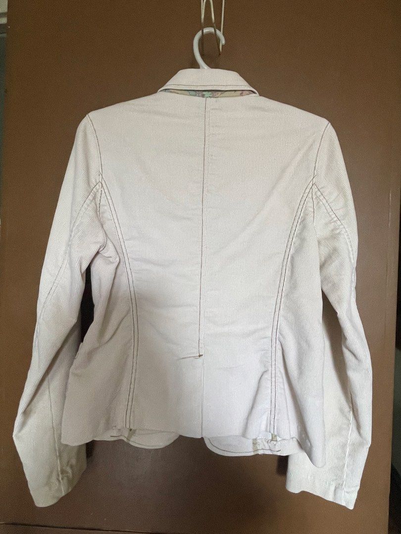 GAP Stretch Corduroy Blazer Jacket (Category: Coats, Jackets and Outerwear) located in Manila. Submitted by mochi_dear (Listing ID 1464165023, Image 2). Description: - Cream corduroy blazer from GAP - Features a beautiful floral print lining - Classic two-button front closure - Two functional flap pockets - Made with stretch fabric for ultimate comfort - Perfect for dressing up or down.
