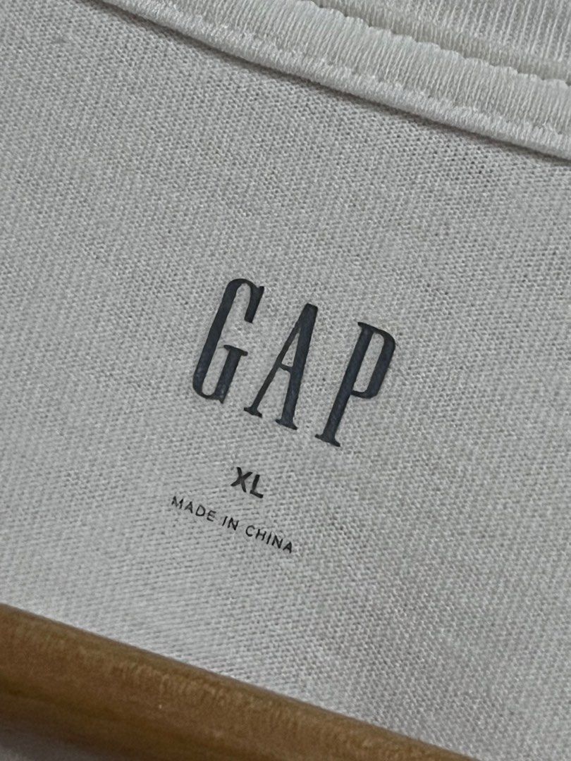 GAP TEE (Category: Tshirts & Polo Shirts ) located in Matanao. Submitted by eyyymar (Listing ID 1464289300, Image 2). Description: Gap Tee -Dimes:25x30 -Good as new -Issue: None .