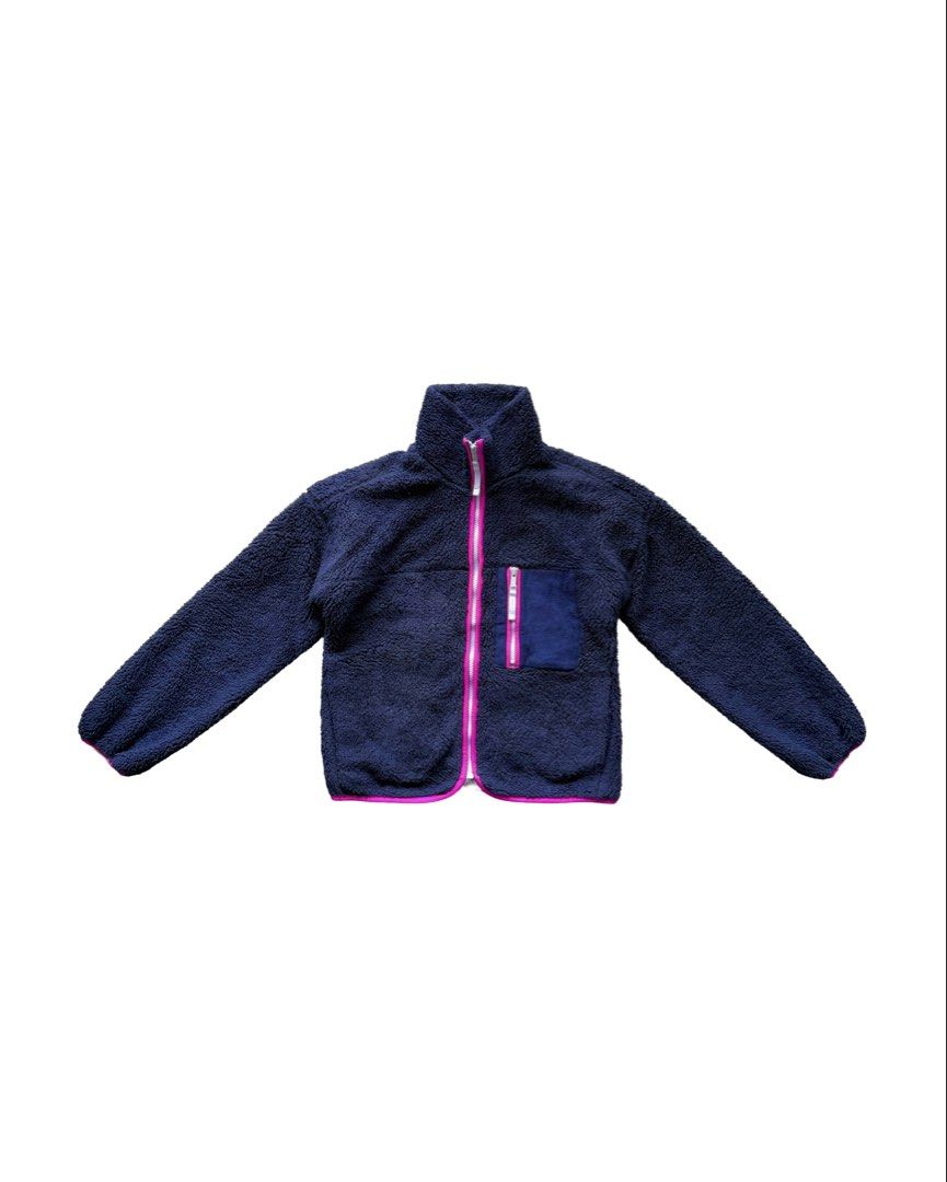 GAP Womens Faux Sherpa Jacket (Category: Coats, Jackets and Outerwear) located in Manila. Submitted by morf_sply (Listing ID 1464287488, Image 1). Description: Lightweight fleece with stand collar with chest pocket, front pockets with fleece lining. Longsleeves. Zip up front. Shoulder Width 22 in Pit to Pit 20 in Length 22 in Sleeves 20 in.