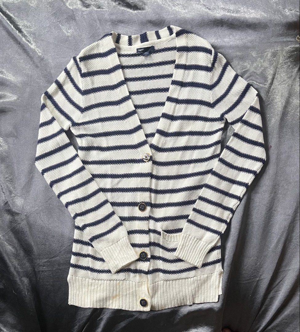 GapKids Striped Button-Up Cardigan (Category: Longsleeves) located in Cavite. Submitted by bellewii (Listing ID 1464283424, Image 1). Description: - Classic navy and white striped cardigan from GapKids. - V-neck with button-up front. - Features stylish gold-tone buttons. - Two functional front pockets. - Ideal for layering over outfits. .