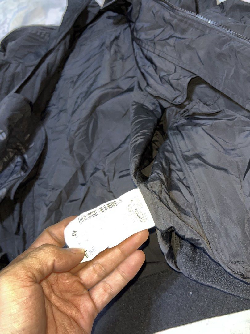 genuine Columbia Field Creek Pressure Shell Bomber Jacket (Category: Coats, Jackets and Outerwear) located in City of Isabela. Submitted by ibzagga (Listing ID 1464252437, Image 3). Description: Dimes 22x26.