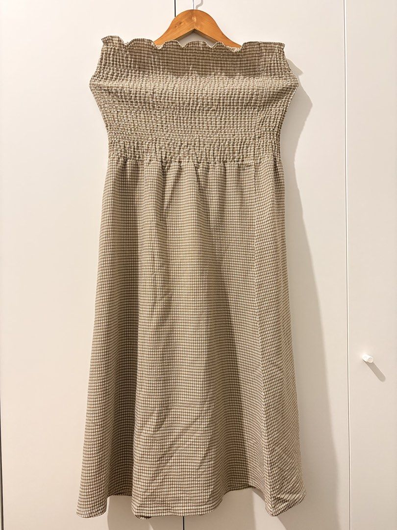 Gingham Tube Dress (Category: Dresses) located in Quezon City. Submitted by bellahatid00 (Listing ID 1464263503, Image 1). Description: PRELOVED Size XS-M.