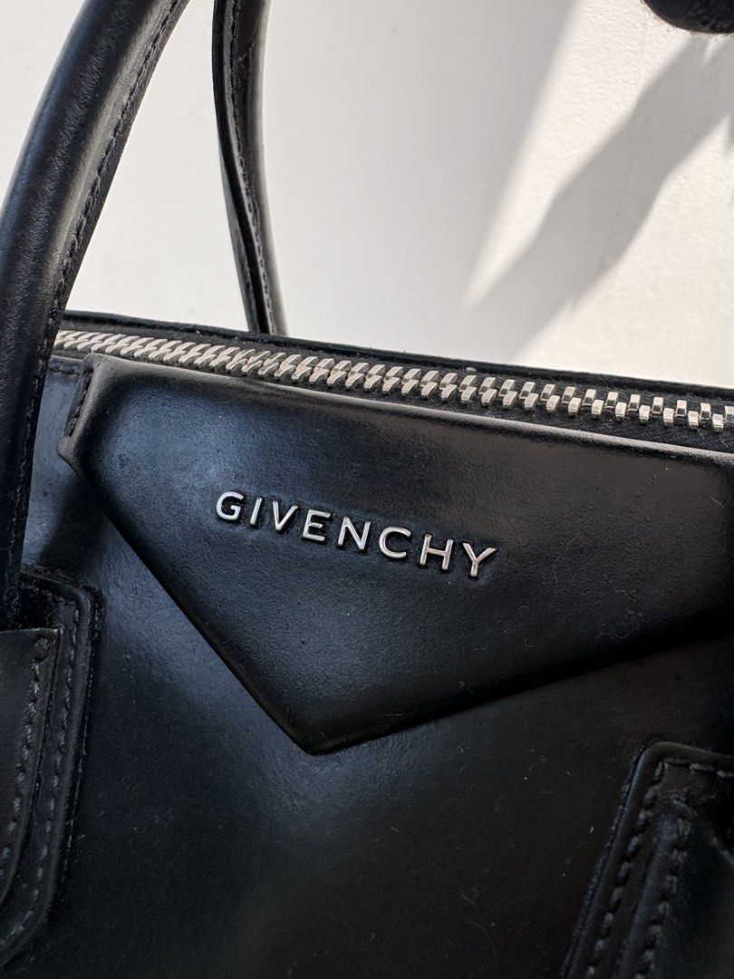 💯 Authentic Givenchy Antigona (Category: Shoulder Bags) located in San Mateo. Submitted by littlemalashop (Listing ID 1464251405, Image 1). Description: .
