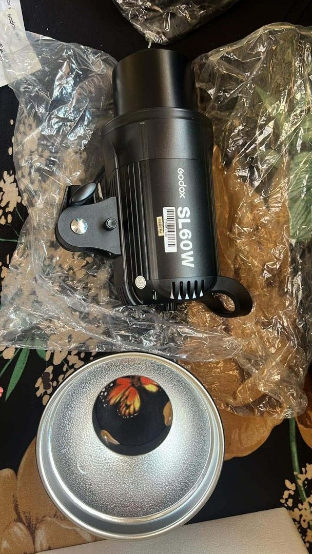 GODOX SL60W (WHITE VERSION) (Category: Lighting & Studio Equipment) located in Manila. Submitted by blackpack02 (Listing ID 1464194435, Image 2). Description: WHAT YOU SEE IS WHAT YOU GET ‼️ 1PC STOCK AVAILABLE NA LANG PO PM PM FOR DETAILS AND VIDEO SAMPLE .