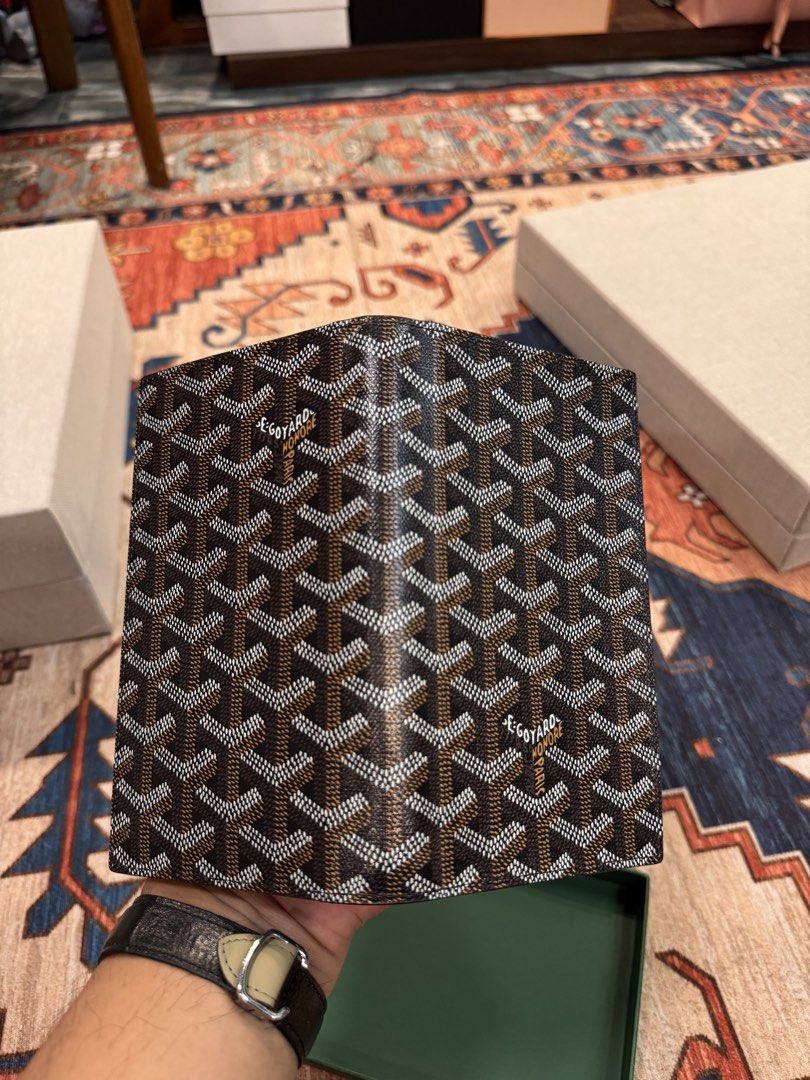 Goyard Saint Lambert (Category: Wallets & Card Holders) located in Makati City. Submitted by at68studios (Listing ID 1464343466, Image 1). Description: Last price posted take it or leave will not entertain asking questions and asking for last price. NO DAMAGE OR ANY ISSUES IN EXCELLENT CONDITION WITH DUST CLOTH and BOX ONLY • • • •.