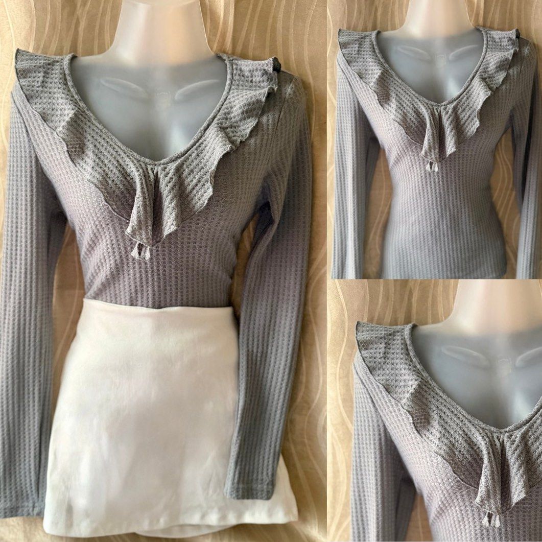 Gray Waffle Knit Longsleeve Top (Category: Longsleeves) located in Caloocan City. Submitted by lovedbyzee (Listing ID 1463710301, Image 1). Description: ₊˚⊹♡ ➔ Size: Medium ₊˚⊹♡ ➔ Color: Grey ₊˚⊹♡ ➔ Details: Thermal waffle knit texture, deep V-neckline, and a delicate ruffled trim along the collar and bust. ₊˚⊹♡ ➔ Condition: Pre-owned/Like new, clean and soft ୨୧ 𝑳𝒐𝒄𝒂𝒕𝒊𝒐𝒏: North Caloocan ୨୧ 𝑫𝒆𝒍𝒊𝒗𝒆𝒓𝒚: J&T / Lalamove ୨୧ 𝑷𝒂𝒚𝒎𝒆𝒏�