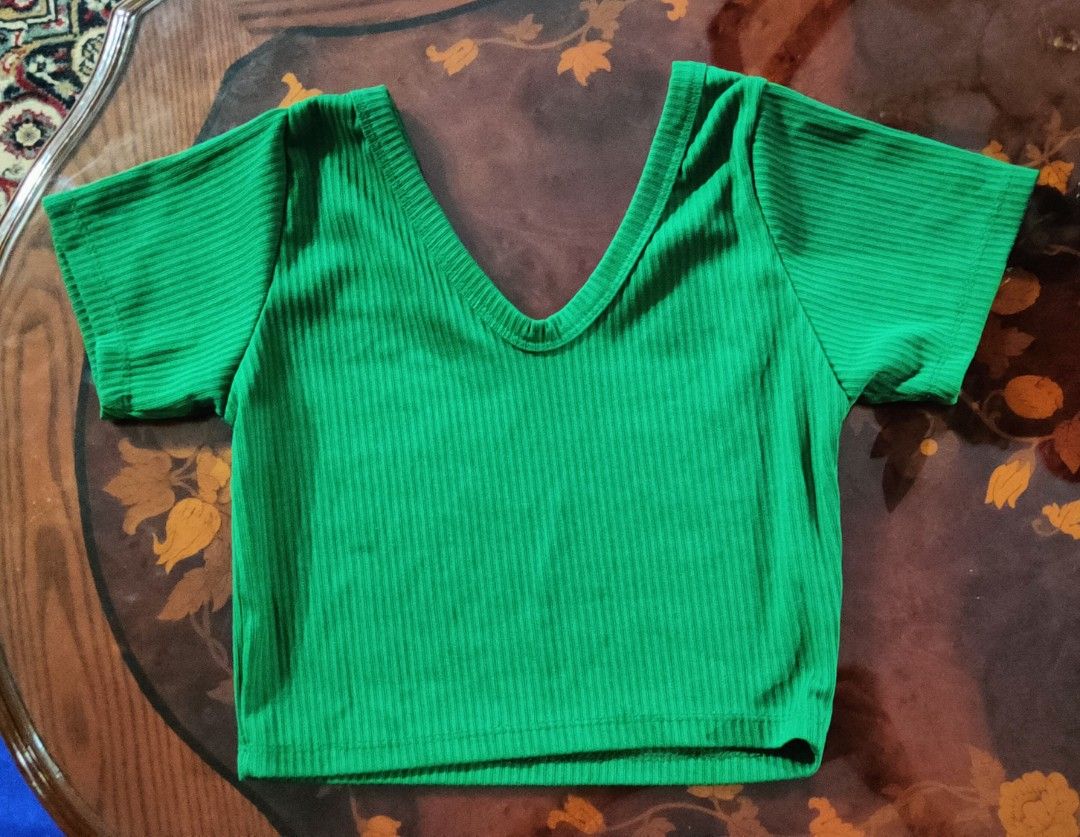 Green Double V-Neck Crop Top (Category: Others Tops) located in Lapu Lapu. Submitted by nikkomango (Listing ID 1464309828, Image 1). Description: Green Double V-Neck Crop Top Bought for: ₱166 Final Selling Price: ₱70 MOP: GoTyme, GCash, Maribank Delivery: maxim 📍: Brgy. Looc, Lapu-Lapu NOTES‼️ - never used, good as new, no damages - strictly no refunds - Final selling price means no negotiation - I cannot shoulder delivery fee/shipping fee throu