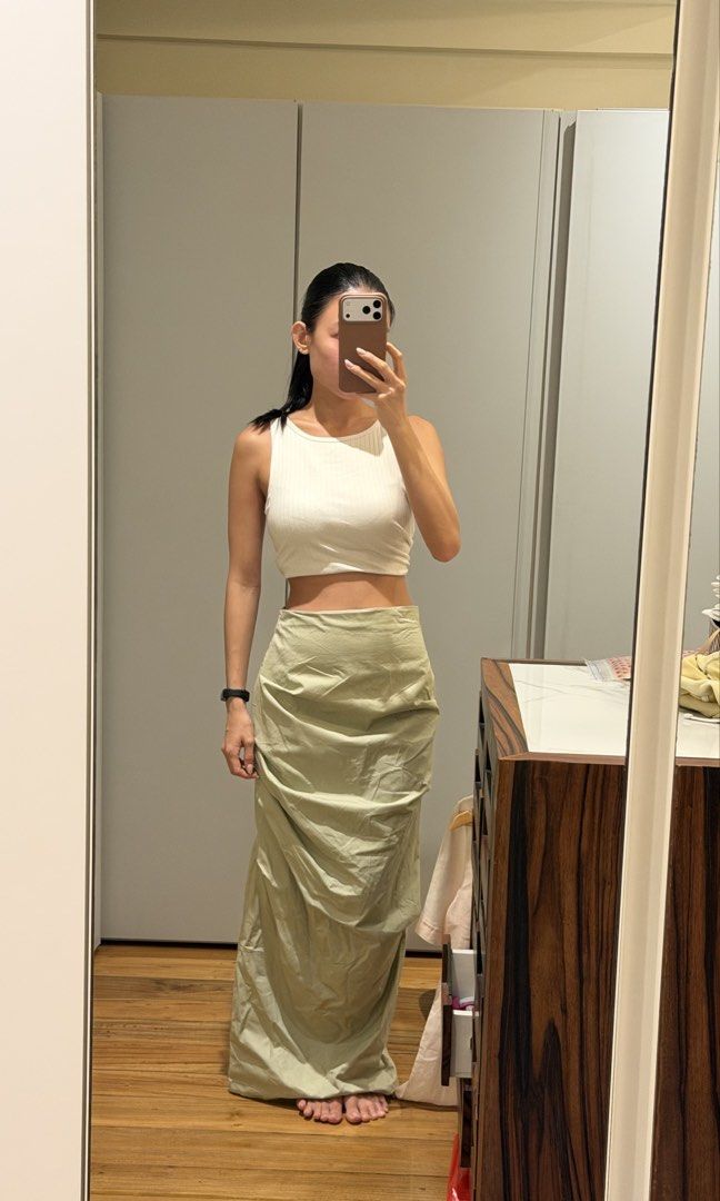 Green drapey/draped skirt size Small (Category: Skirts) located in Cagayan de Oro. Submitted by alexamc_ (Listing ID 1464199433, Image 1). Description: No brand (bought in Bangkok) .