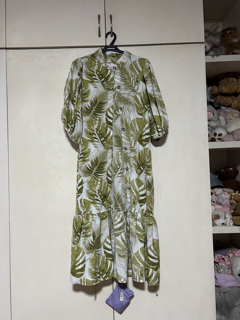 Green Leaf Print Button-Up Midi Dress (Category: Dresses) located in Makati City. Submitted by monicavazquez (Listing ID 1464250728, Image 1). Description: - Eye-catching green leaf print midi dress - Classic button-up front design - Trendy puff sleeves - Feminine tiered and ruffled hem - Comfortable and breezy, ideal for warm weather - Versatile for dressing up or down.