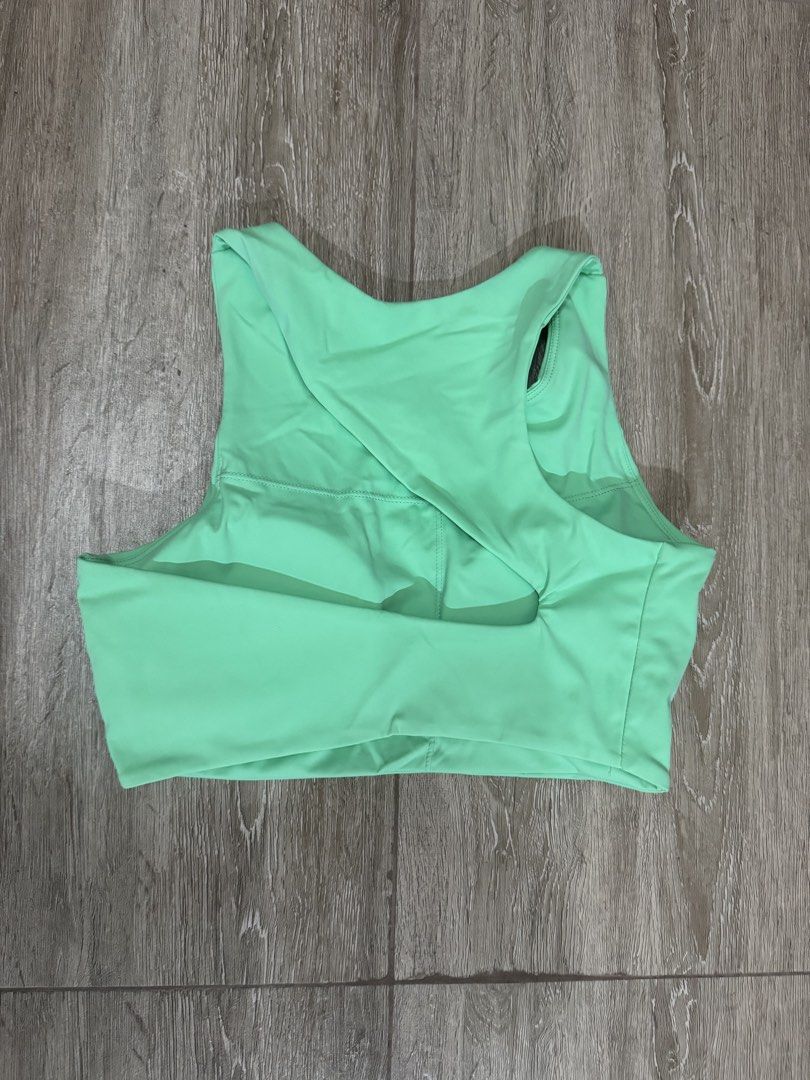 Green padded yoga set (Category: Activewear) located in Quezon City. Submitted by thshxn21 (Listing ID 1464249672, Image 2). Description: ITEM DETAILS & SELLING TERMS * Back detail * RFS: Di na nasusuot / Decluttering * Fit Reference/Measurements: * Bust: 34” * Waist: 26” * Hips: 38” SHIPPING & PAYMENT * Delivery: Lalamove only (Buyer shoulders the shipping fee) * Payment via GCash / Bank Transfer PLEASE READ BEFORE BUYING * Pre-loved/Used unless