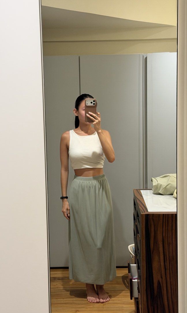 Green pleated skirt size small (Category: Skirts) located in Cagayan de Oro. Submitted by alexamc_ (Listing ID 1464199678, Image 1). Description: Bought in Bangkok.