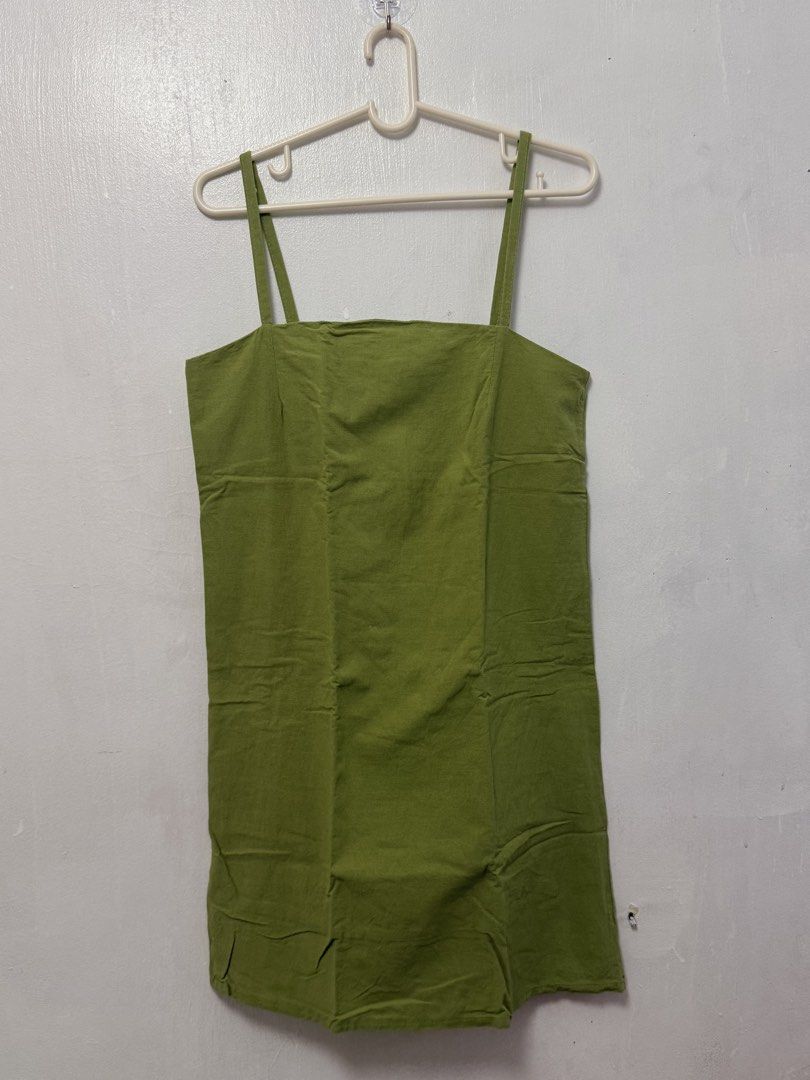 Green Spaghetti Strap Mini Dress (Category: Dresses) located in Mandaluyong City. Submitted by nftp24 (Listing ID 1464223104, Image 1). Description: - green mini dress - Spaghetti straps - Square neckline - Zipper closure at the back .