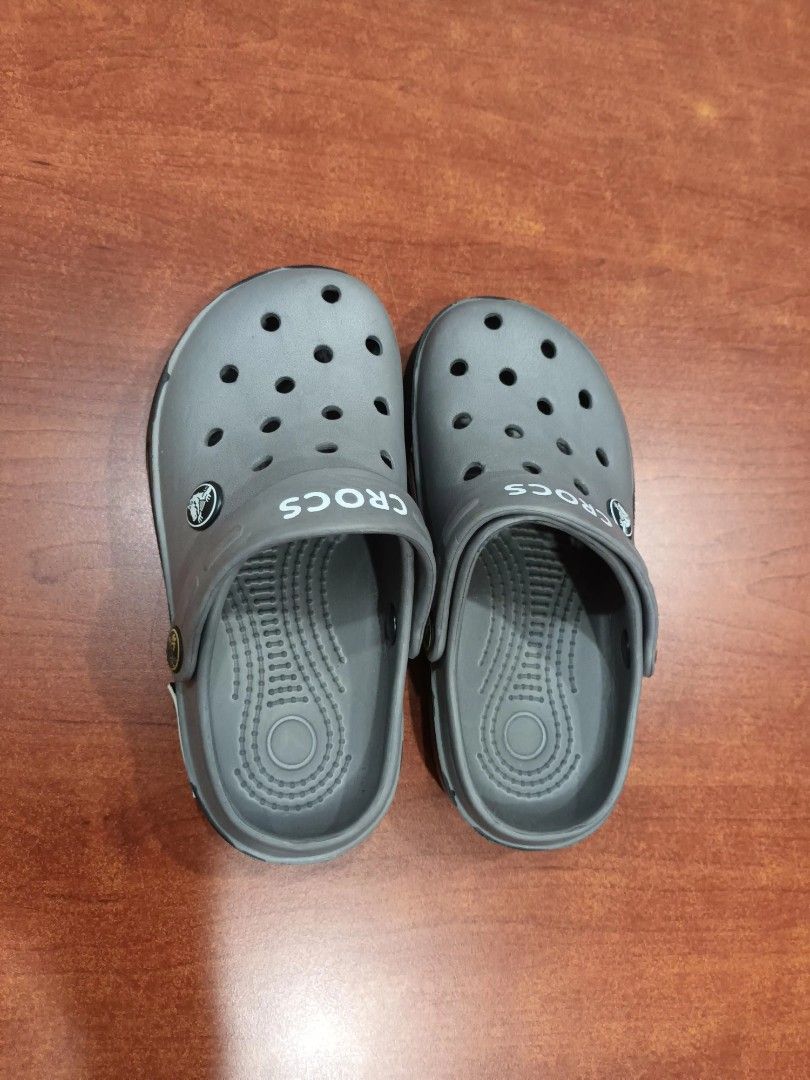 Grey Crocs Clogs (Category: Babies & Kids Fashion) located in Paranaque City. Submitted by rizatamayo (Listing ID 1464267516, Image 1). Description: - Grey Crocs clogs for kids - Size 30 - Easy slip-on design - Adjustable strap (can be flipped back) - Ideal for everyday wear - Minor scuffs from normal use (please check photos for condition).